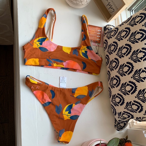 Kitty & vibe Bikini - Picture 2 of 14